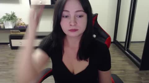 Snapshot of laralianna chatting on 10.02.25 Laralianna online show from 10.02.25