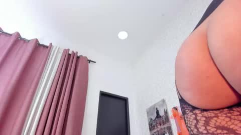 Lara Murphy online show from 10.29.25