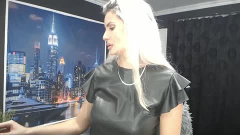 laras_moans online show from 12.28.24
