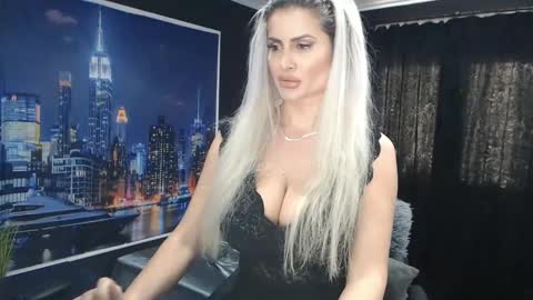 laras_moans online show from 01.01.25