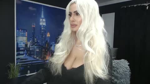 laras_moans online show from 01.11.25