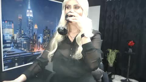 laras_moans online show from 02.04.25