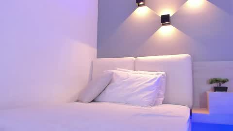 Snapshot of laravillalobos chatting on 09.17.25 Laura online show from 09.17.25