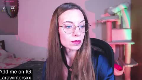 larawinters online show from 10.06.25