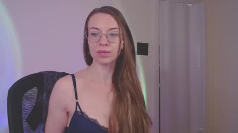 Snapshot of larawintersxxx chatting on 05.18.26 larawintersxxx online show from 05.18.26