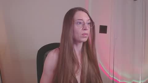 Snapshot of larawintersxxx chatting on 05.25.26 larawintersxxx online show from 05.25.26