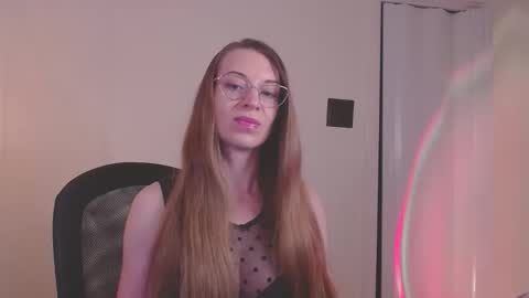 Snapshot of larawintersxxx chatting on 06.01.26 larawintersxxx online show from 06.01.26