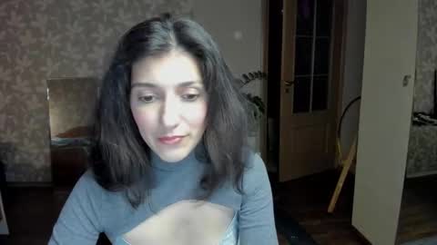 Snapshot of larisadevries chatting on 10.23.25 Larisa online show from 10.23.25