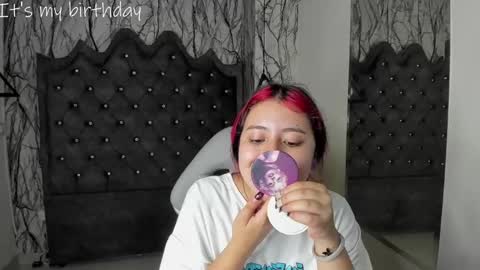 Snapshot of larissa01_ chatting on 01.18.25 Lari online show from 01.18.25