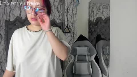 Snapshot of larissa01_ chatting on 01.21.25 Lari online show from 01.21.25