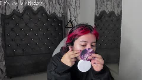 Snapshot of larissa01_ chatting on 01.22.25 Lari online show from 01.22.25