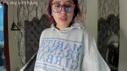 Snapshot of larissa01_ chatting on 01.30.25 Lari online show from 01.30.25