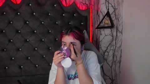 Snapshot of larissa01_ chatting on 02.07.25 Lari online show from 02.07.25