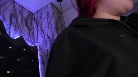 Snapshot of larissa01_ chatting on 02.14.25 Lari online show from 02.14.25