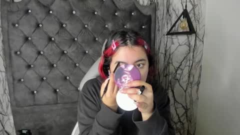 Snapshot of larissa01_ chatting on 02.16.25 Lari online show from 02.16.25