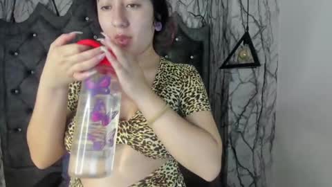 Snapshot of larissa01_ chatting on 02.17.25 Lari online show from 02.17.25