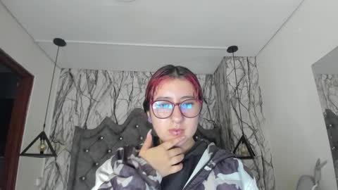 Snapshot of larissa01_ chatting on 02.18.25 Lari online show from 02.18.25