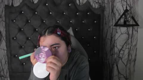 Snapshot of larissa01_ chatting on 02.23.25 Lari online show from 02.23.25