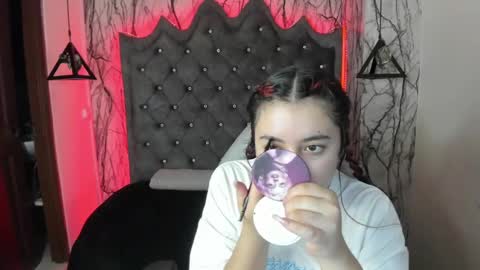 Snapshot of larissa01_ chatting on 02.28.25 Lari online show from 02.28.25