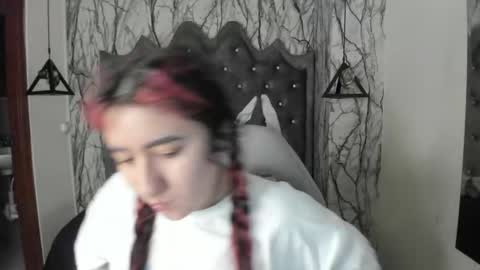 Snapshot of larissa01_ chatting on 03.01.25 Lari online show from 03.01.25