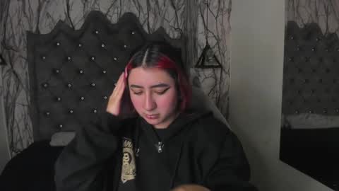 Snapshot of larissa01_ chatting on 03.04.25 Lari online show from 03.04.25