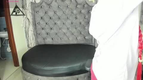 Snapshot of larissa01_ chatting on 03.09.25 Lari online show from 03.09.25