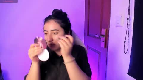 Snapshot of larissa01_ chatting on 09.28.25 Lari online show from 09.28.25