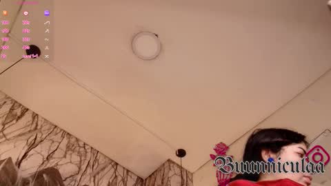 Snapshot of larissa01_ chatting on 10.17.25 Lari online show from 10.17.25