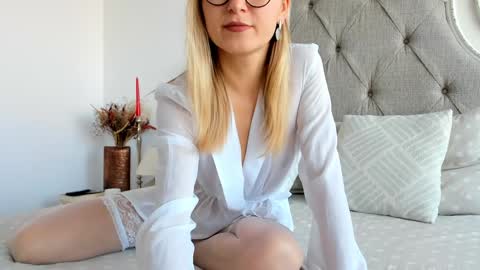 Larissa online show from 01.27.25