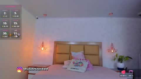 Snapshot of larsonmia chatting on 03.07.25  MIA  online show from 03.07.25