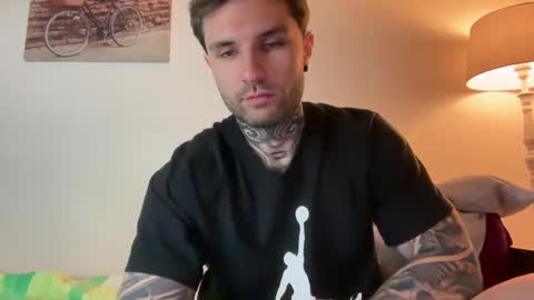 Snapshot of larsskeet chatting on 12.01.25 larsskeet online show from 12.01.25