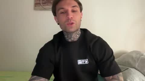 Snapshot of larsskeet chatting on 03.18.26 larsskeet online show from 03.18.26