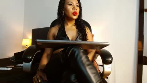 Laryssa online show from 10.02.25