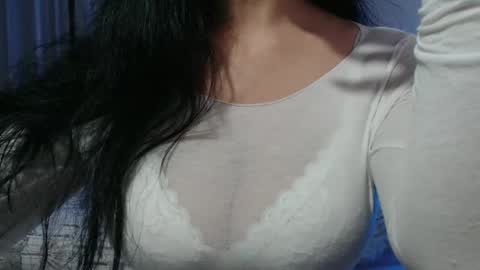 Auri online show from 04.08.26