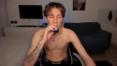 Snapshot of lastnight4you chatting on 01.04.25 acie online show from 01.04.25