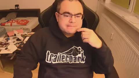 latexboy893 online show from 11.18.25