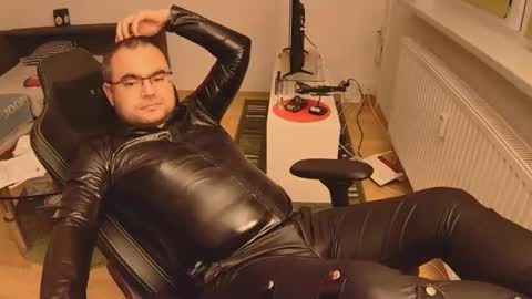 latexboy893 online show from 11.26.25