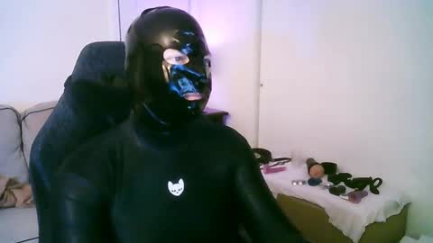 Snapshot of latexminheadroom chatting on 05.26.26 latexminheadroom online show from 05.26.26