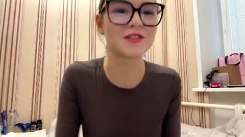 Snapshot of latiapetosa chatting on 06.19.26 Mia online show from 06.19.26