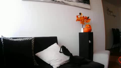 latiinvenushot online show from 11.04.25