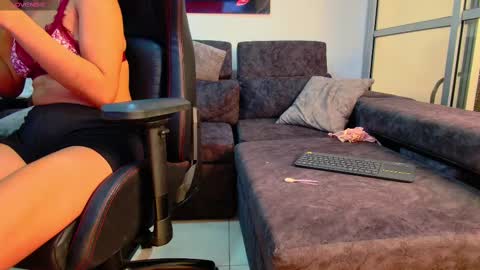 Snapshot of latin_couple77 chatting on 02.24.25 Sara y Andy online show from 02.24.25