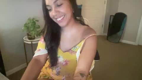 Snapshot of latinadynamite chatting on 12.31.24 latinadynamite online show from 12.31.24