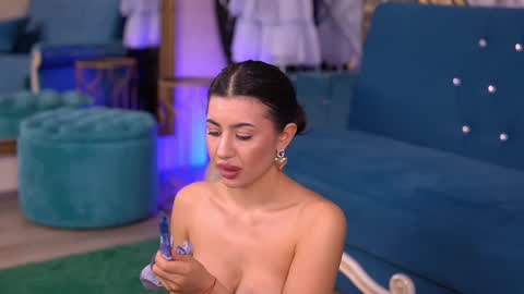 Snapshot of latinaloco chatting on 03.09.25 Latina online show from 03.09.25