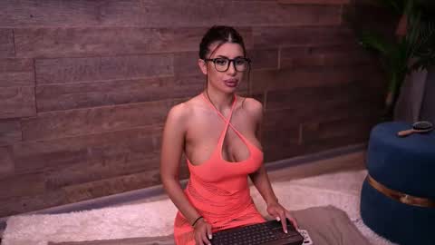 Snapshot of latinaloco chatting on 10.13.25 Latina online show from 10.13.25