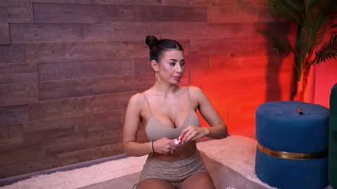 Latina online show from 12.21.25