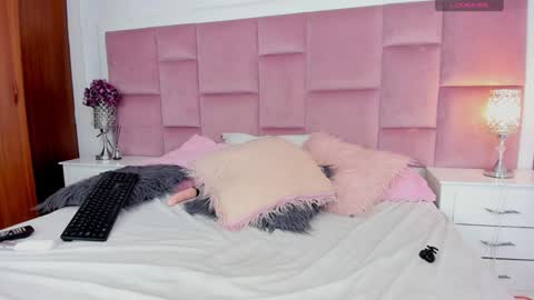 B I A N C A - AND - N I K K I online show from 12.18.24