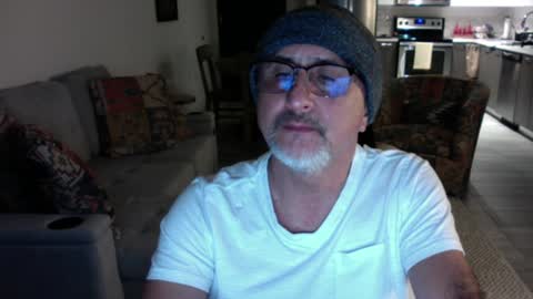 QS - INDEPENDENT MODEL online show from 12.19.24