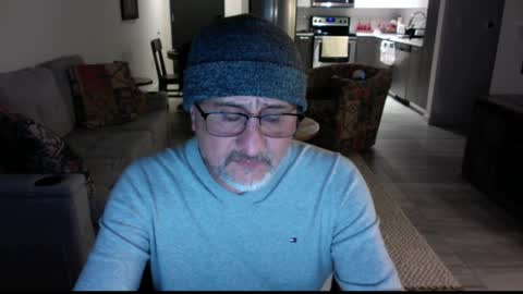 QS - INDEPENDENT MODEL online show from 12.22.24