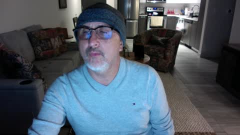 QS - INDEPENDENT MODEL online show from 01.17.25