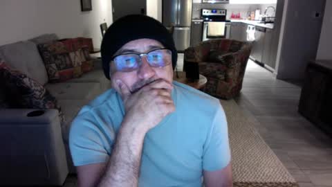 QS - INDEPENDENT MODEL online show from 01.18.25